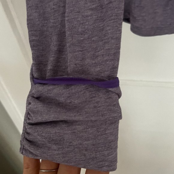 Nike Women's Running Hooded Long-Sleeve Tee - Picture 5 of 6